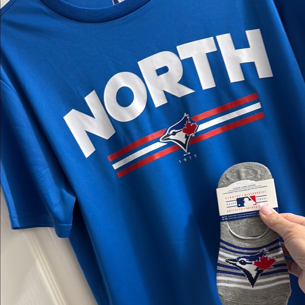 🇨🇦Combo🇨🇦Toronto Blue Jay T-shirt and Socks “Stand Strong for the North” NWT - Picture 3 of 10